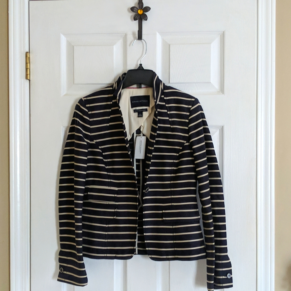 Banana Republic Jacket made of Italian Fabric. Dark Blue w/tan stripes Size 2